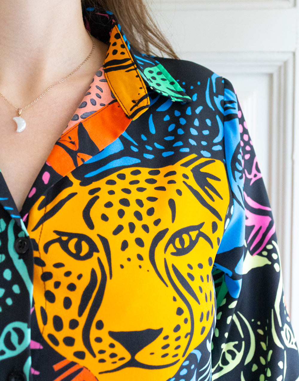 Vestido corto camisero estampado leopardo de colores