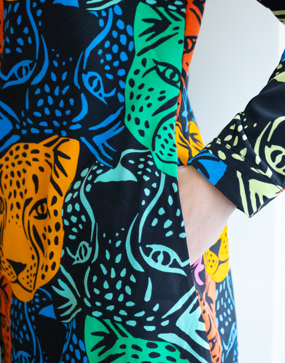 Vestido corto camisero estampado leopardo de colores
