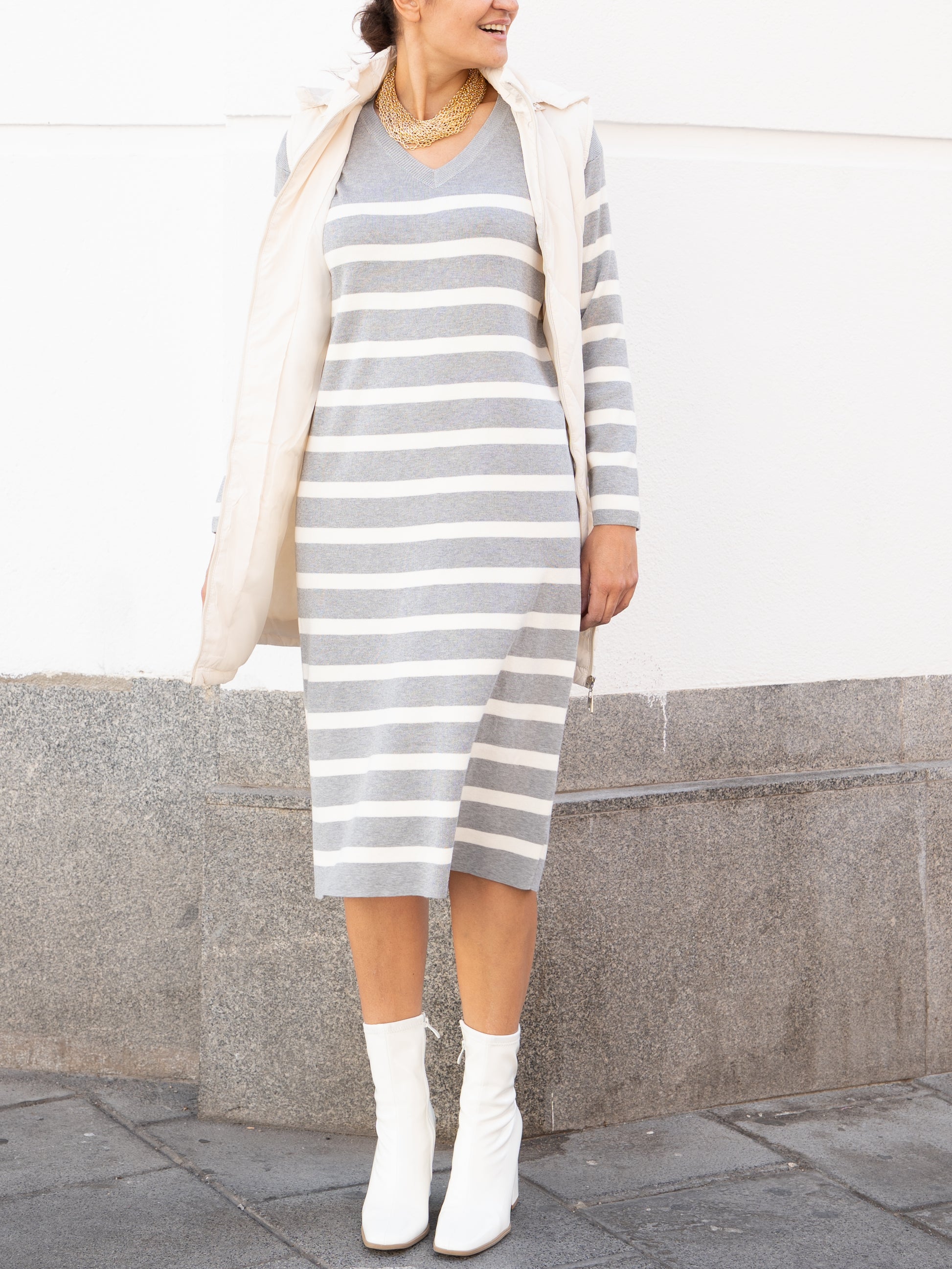 Vestido de tricot con rayas marineras gris muestrarios de ropa y moda de mujer 
