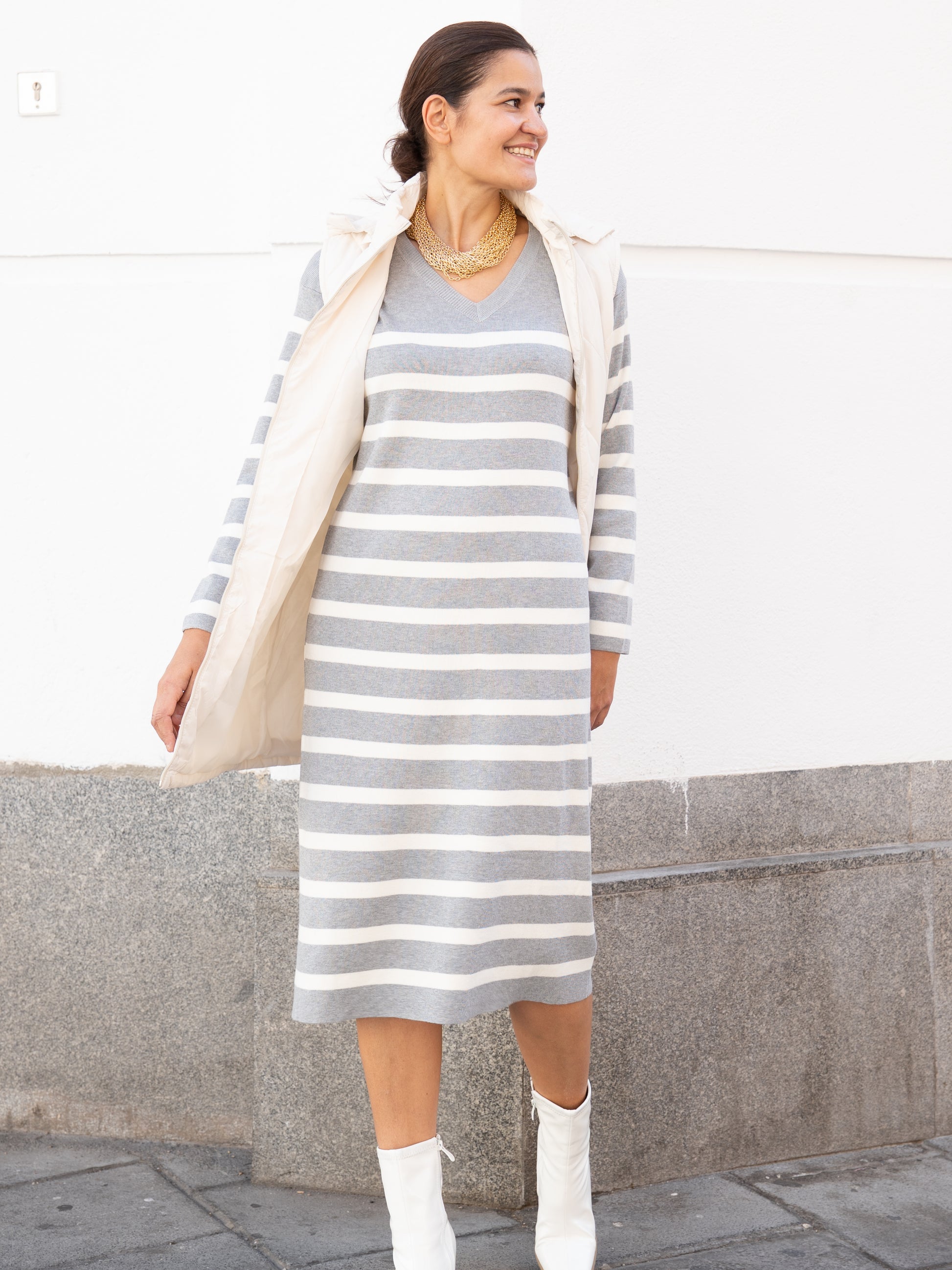 Vestido de tricot con rayas marineras gris muestrarios de ropa y moda de mujer 