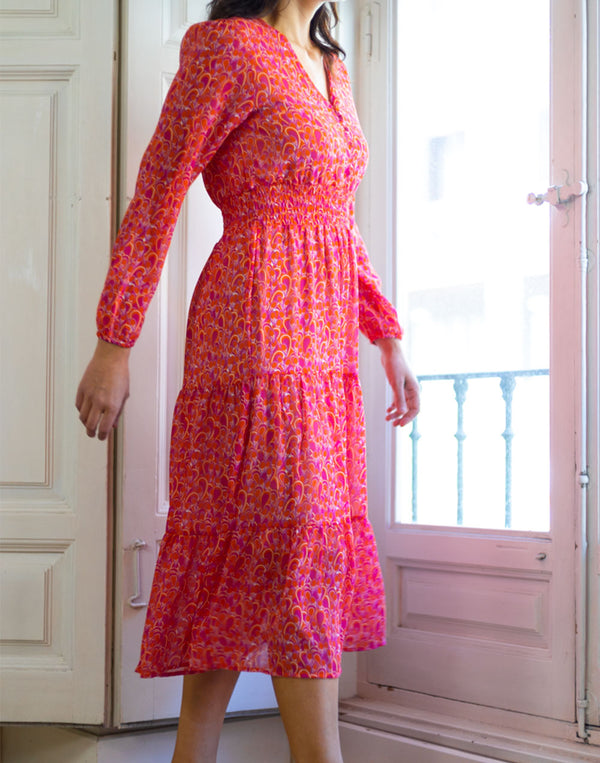 Vestido gasa cintura de avispa gotas naranja y rosa muestrarios de ropa y moda de mujer vestir bien mujer mediana edad