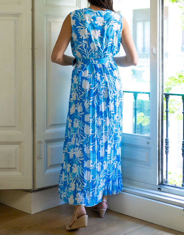 Vestido largo con falda plisada y estampado vegetal azul muestrarios de ropa y moda invitada ideal perfecta low cost