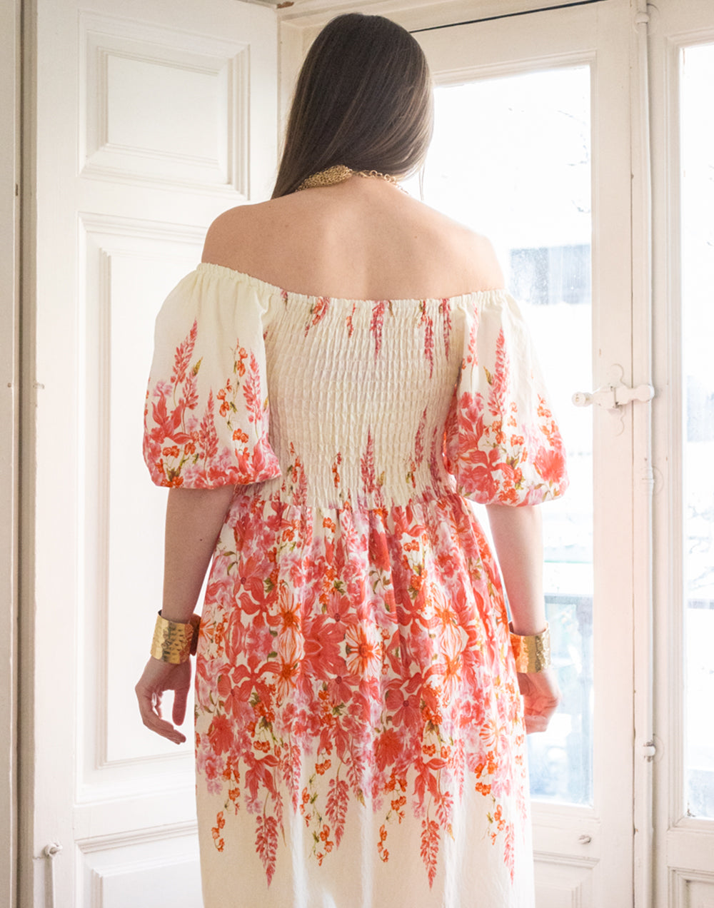 Vestido largo nido de abeja con estampado de flores coral muestrarios de ropa y accesorios de mujer vestir bien ideas invitada mediana edad