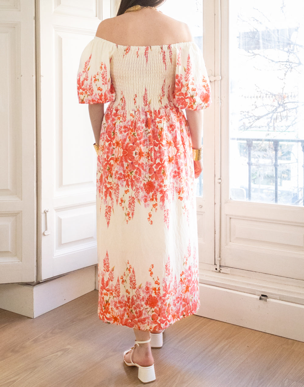 Vestido largo nido de abeja con estampado de flores coral muestrarios de ropa y accesorios de mujer vestir bien ideas invitada mediana edad
