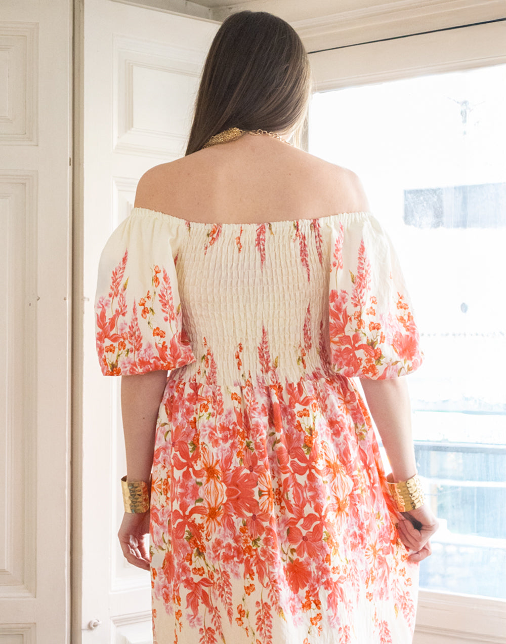 Vestido largo nido de abeja con estampado de flores coral muestrarios de ropa y accesorios de mujer vestir bien ideas invitada mediana edad
