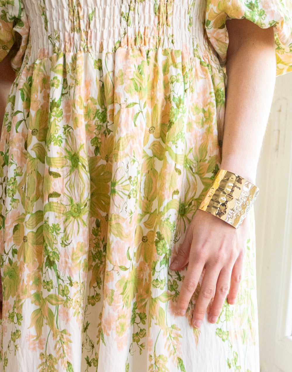 Vestido largo nido de abeja con estampado de flores verde ideas invitada primavera ideal