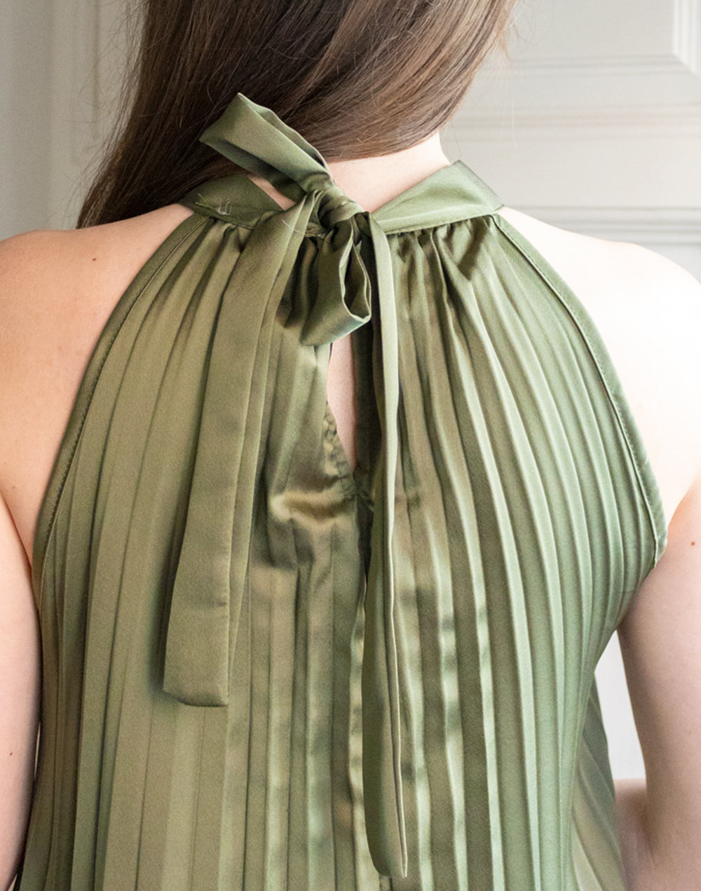 Vestido largo plisado verde oliva  muestrarios de ropa y moda de moda de mujer vestir bien ideas de invitada de mujer
