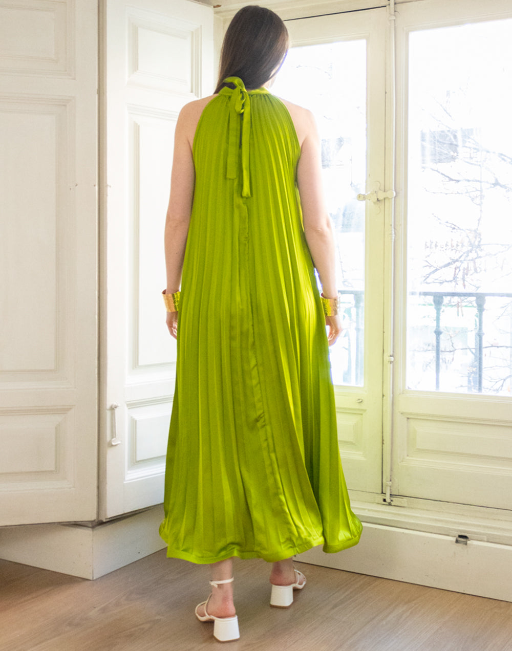 Vestido largo plisado verde pistacho muestrarios de ropa y moda de mujer invitada ideal perfecta