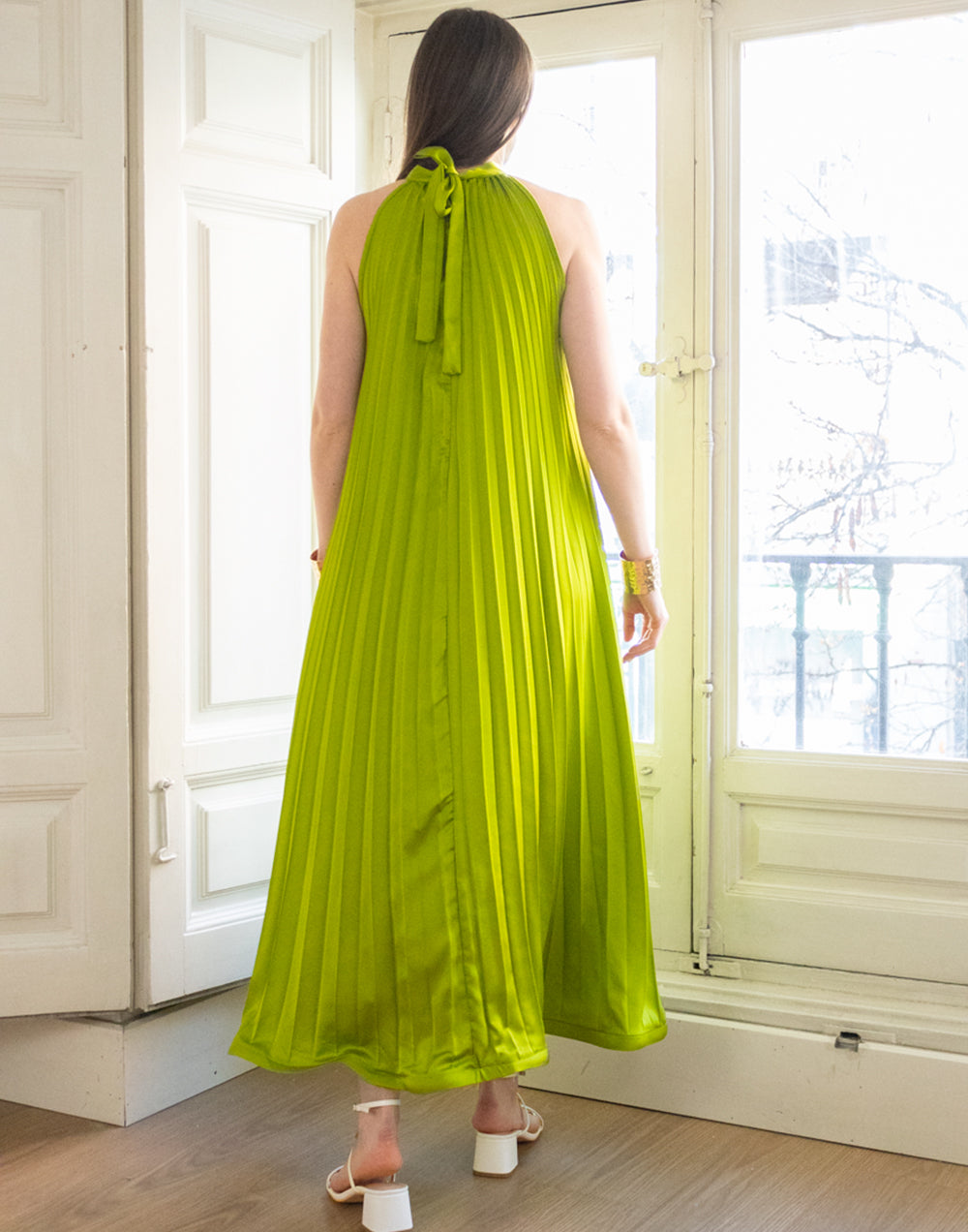 Vestido largo plisado verde pistacho muestrarios de ropa y moda de mujer invitada ideal perfecta