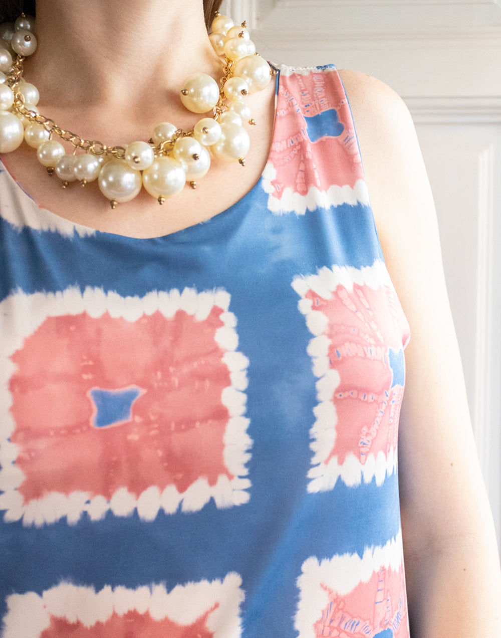 Vestido midi estampado tie dye de cuadros azul y rosa muestrarios de ropa y moda de mujer ideas de invitada ideal perfecta