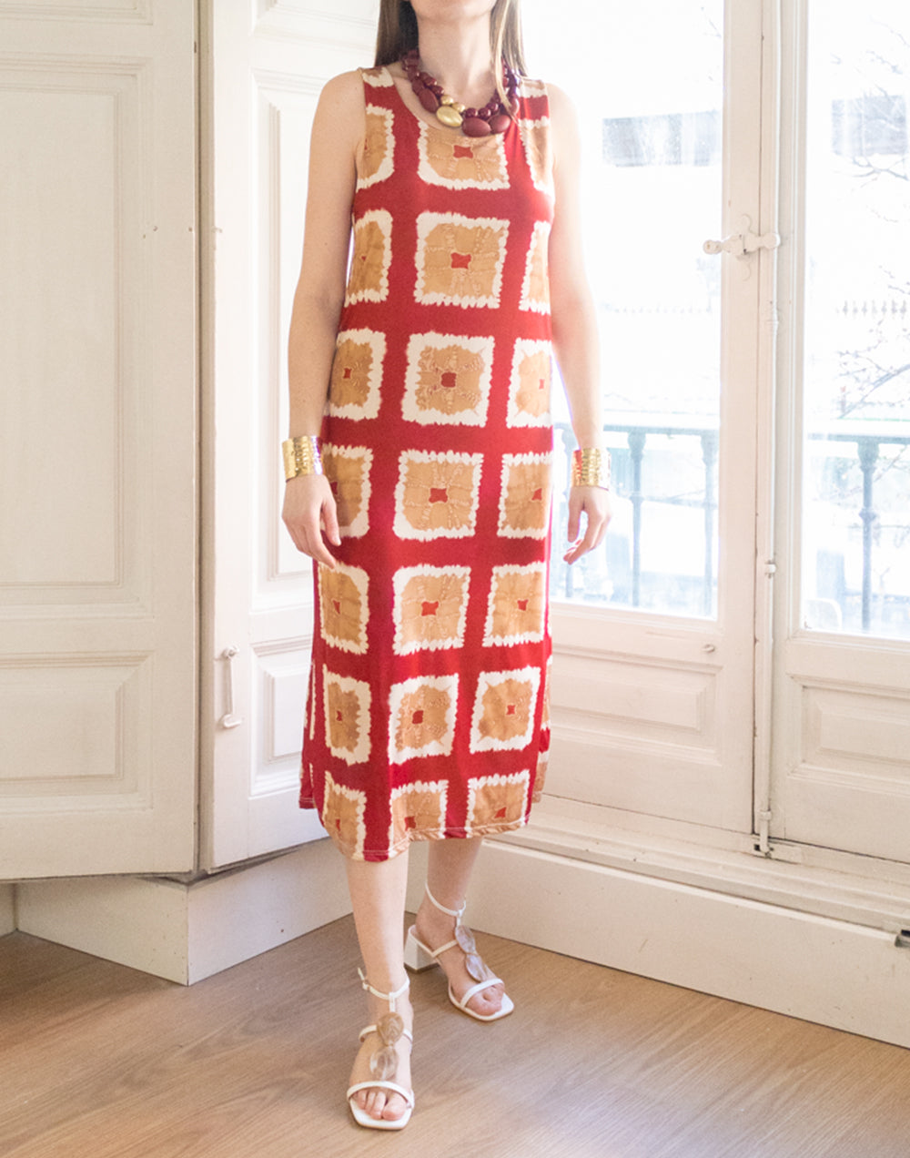 Vestido midi estampado tie dye de cuadros rojo y camel muestrarios de ropa y accesorios de mujer vestir bien ideas invitada