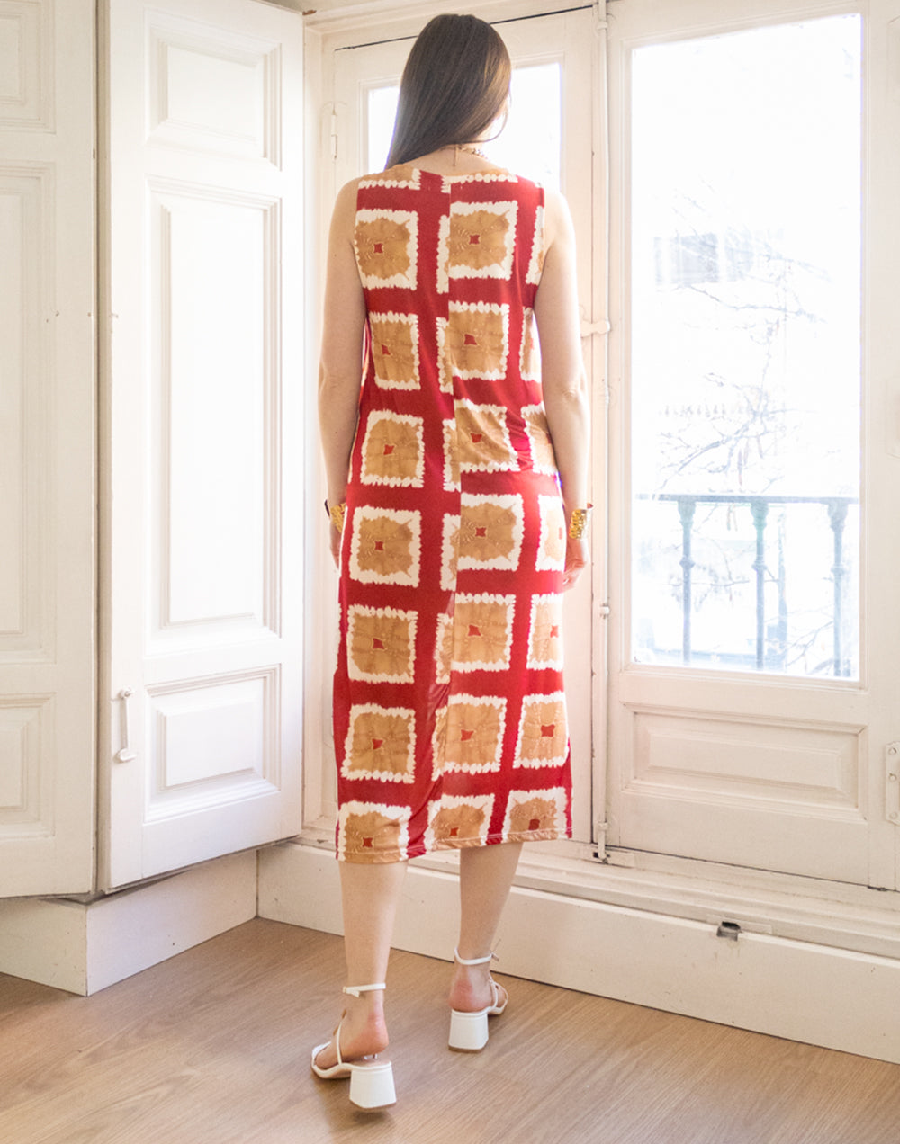 Vestido midi estampado tie dye de cuadros rojo y camel muestrarios de ropa y accesorios de mujer vestir bien ideas invitada