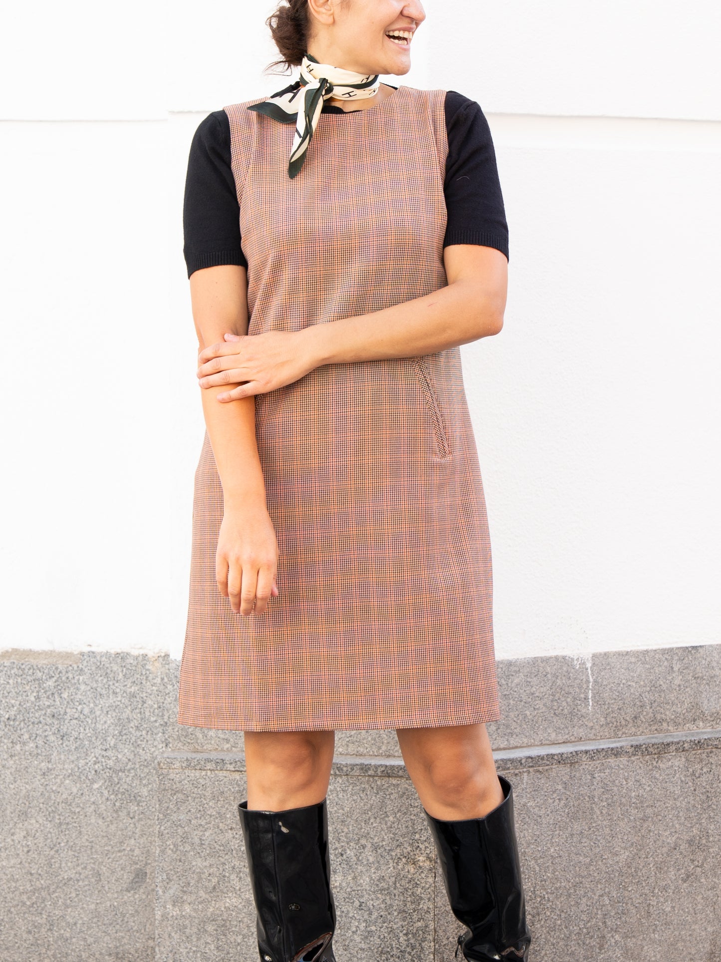 Vestido pichi recto de cuadros camel muestrarios de ropa y moda de mujer vestir bien con talla grande plus 