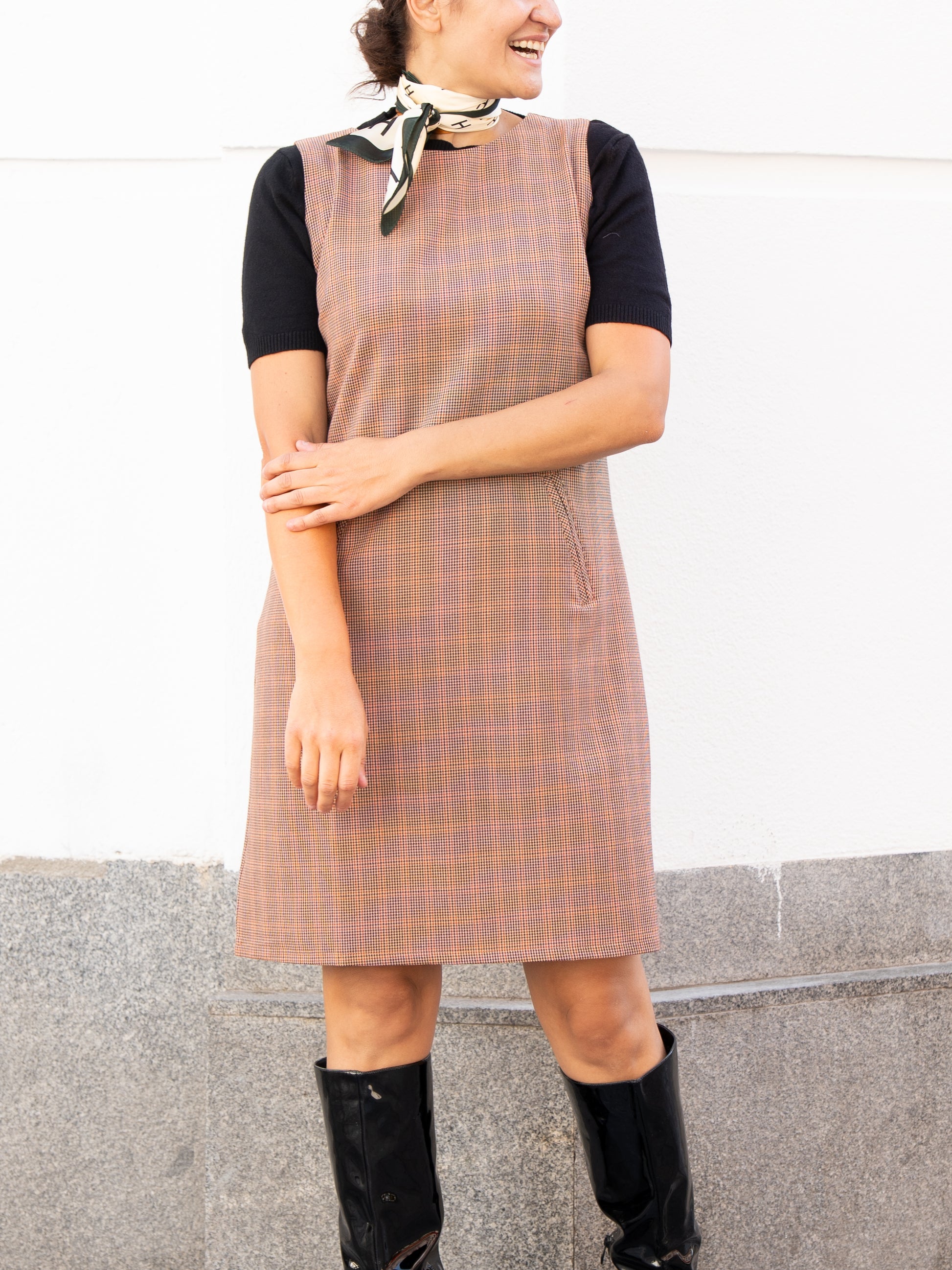Vestido pichi recto de cuadros camel muestrarios de ropa y moda de mujer vestir bien con talla grande plus 