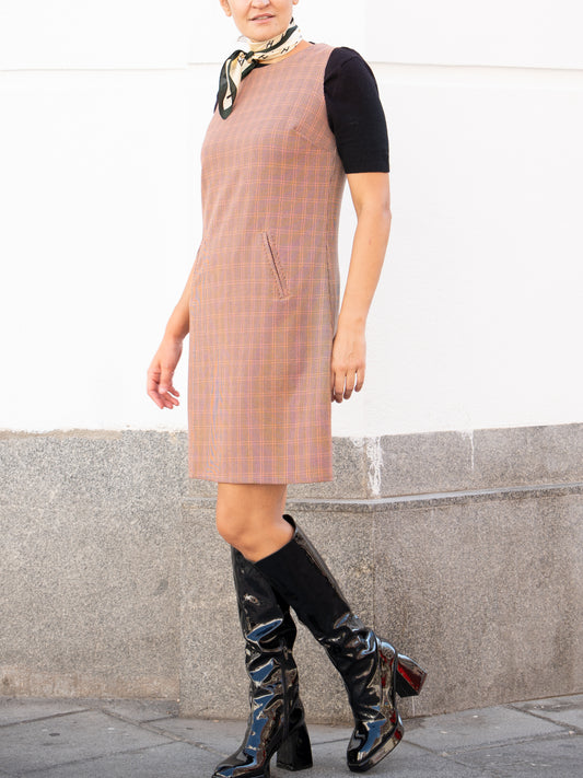 Vestido pichi recto de cuadros camel muestrarios de ropa y moda de mujer vestir bien con talla grande plus 