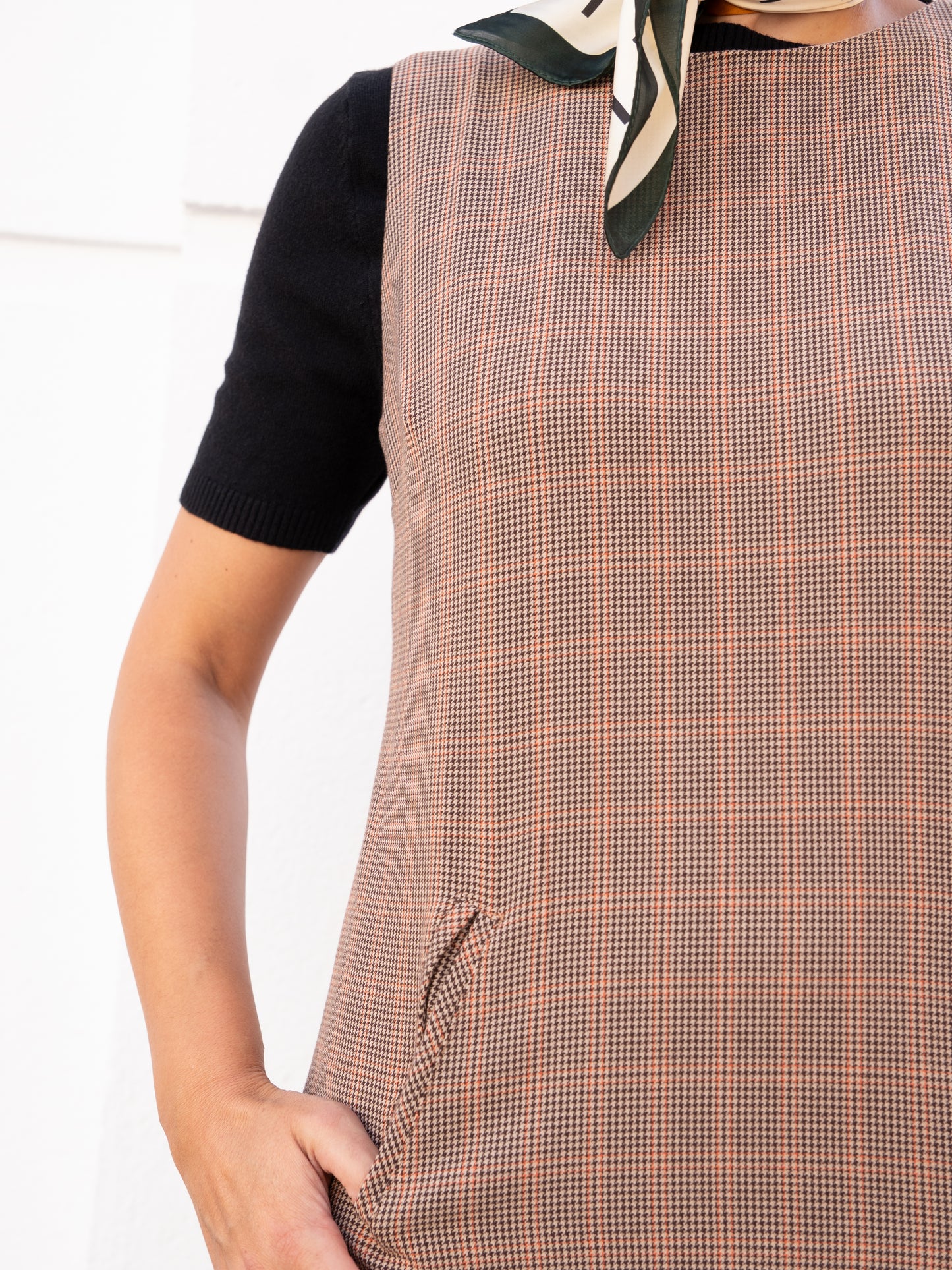 Vestido pichi recto de cuadros camel muestrarios de ropa y moda de mujer vestir bien con talla grande plus 