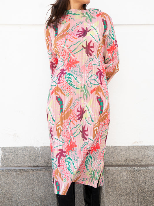 Vestido plisado floral rosa muestrarios de ropa y moda de mujer vestir bien con talla grande colección invitada 