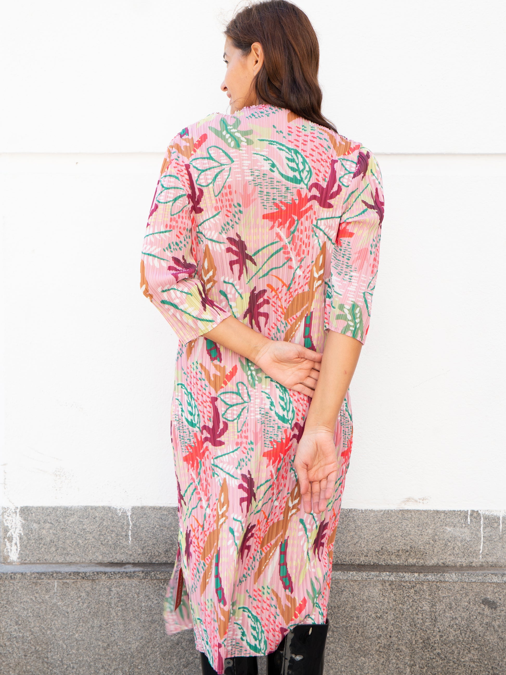 Vestido plisado floral rosa muestrarios de ropa y moda de mujer vestir bien con talla grande colección invitada 