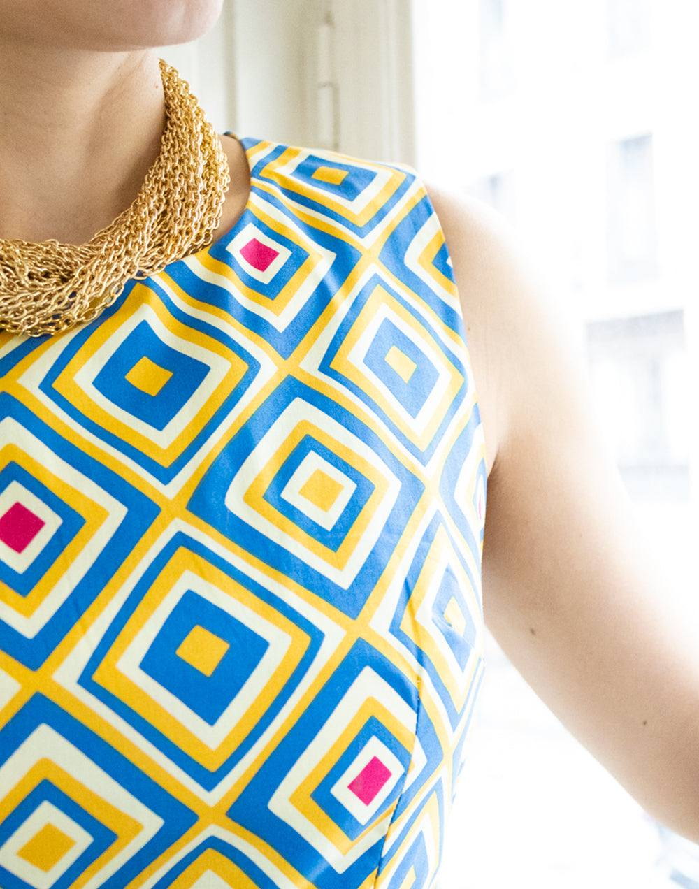 Vestido recto de verano estampado rombos azul y amarillo muestrarios de ropa y moda de mujer vestir bien vestido bonito verano mujer mediana edad