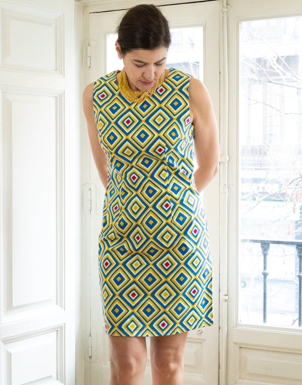 Vestido recto de verano estampado rombos azul y amarillo muestrarios de ropa y moda de mujer vestir bien vestido bonito verano mujer mediana edad
