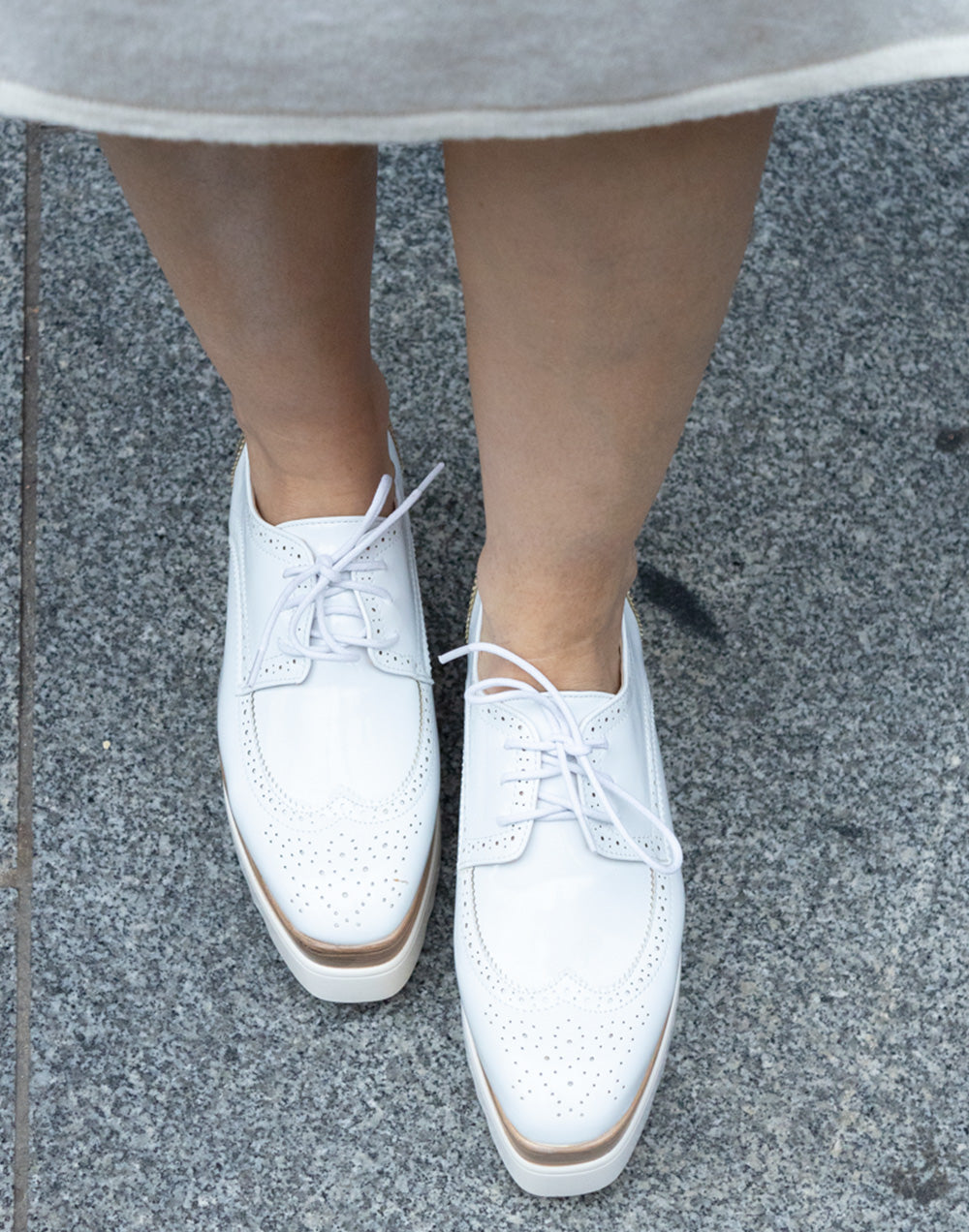 Zapato de cordones con plataforma blanco muestrarios de ropa y moda de mujer vestir calzado cómodo