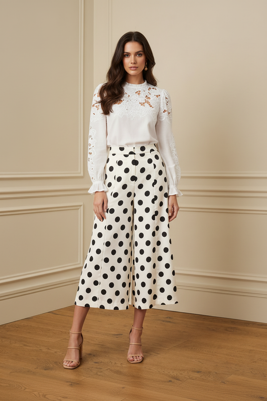 Blusa encaje con pantalón lunares frontal