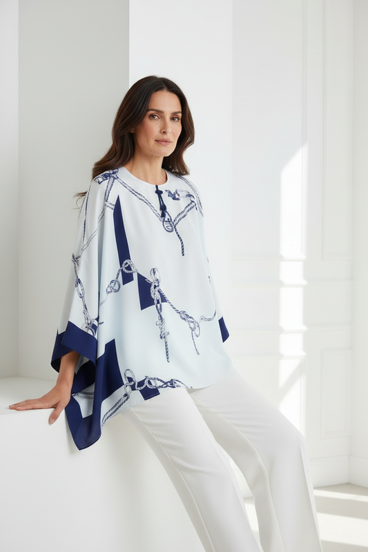 Blusa náutica pose sentada
