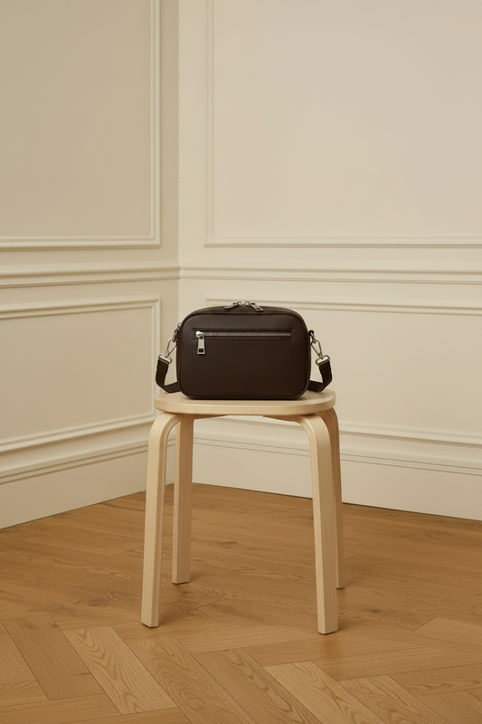 Bolso marrón oscuro vista frontal