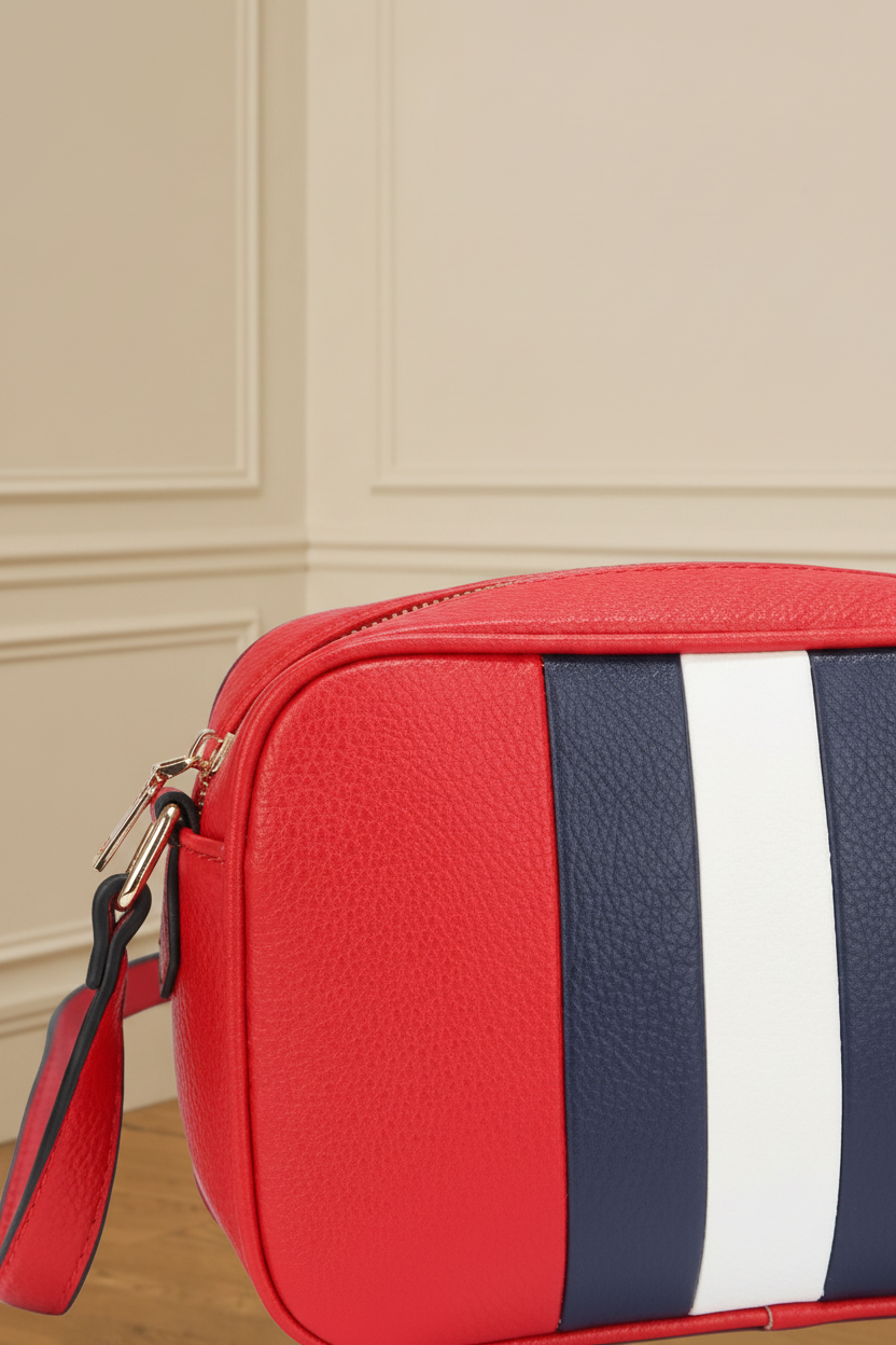 Bolso rojo náutico - detalle franja y cremallera