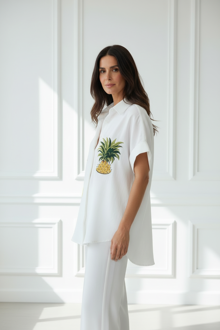 Camisa blanca piña vista lateral