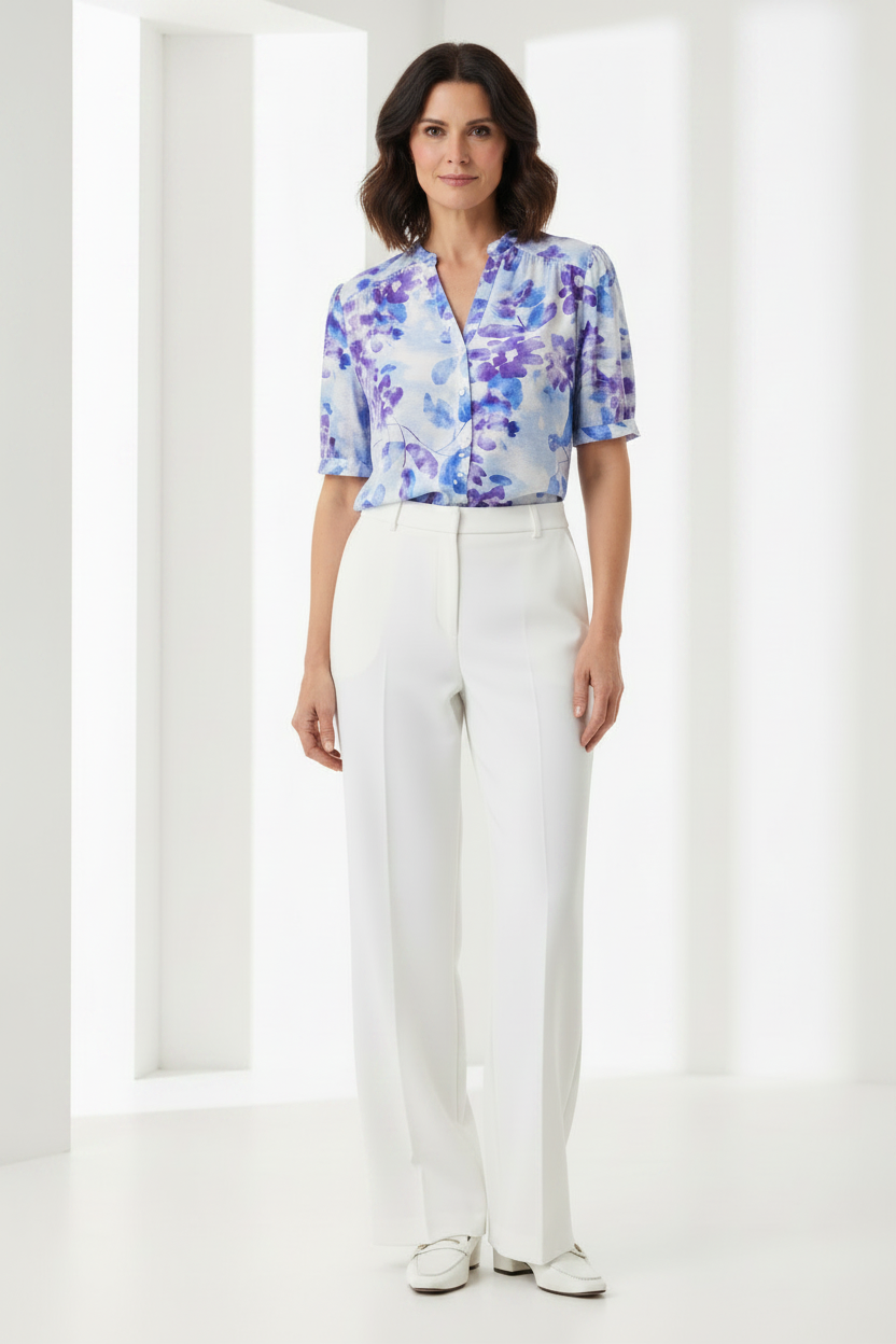 Camisa floral azul lila por fuera modelo española