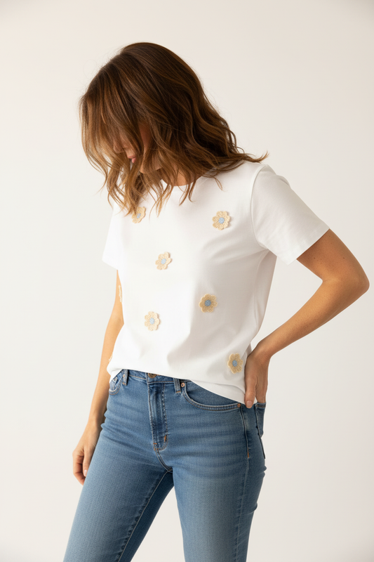 Camiseta blanca flores - Estilo dinámico