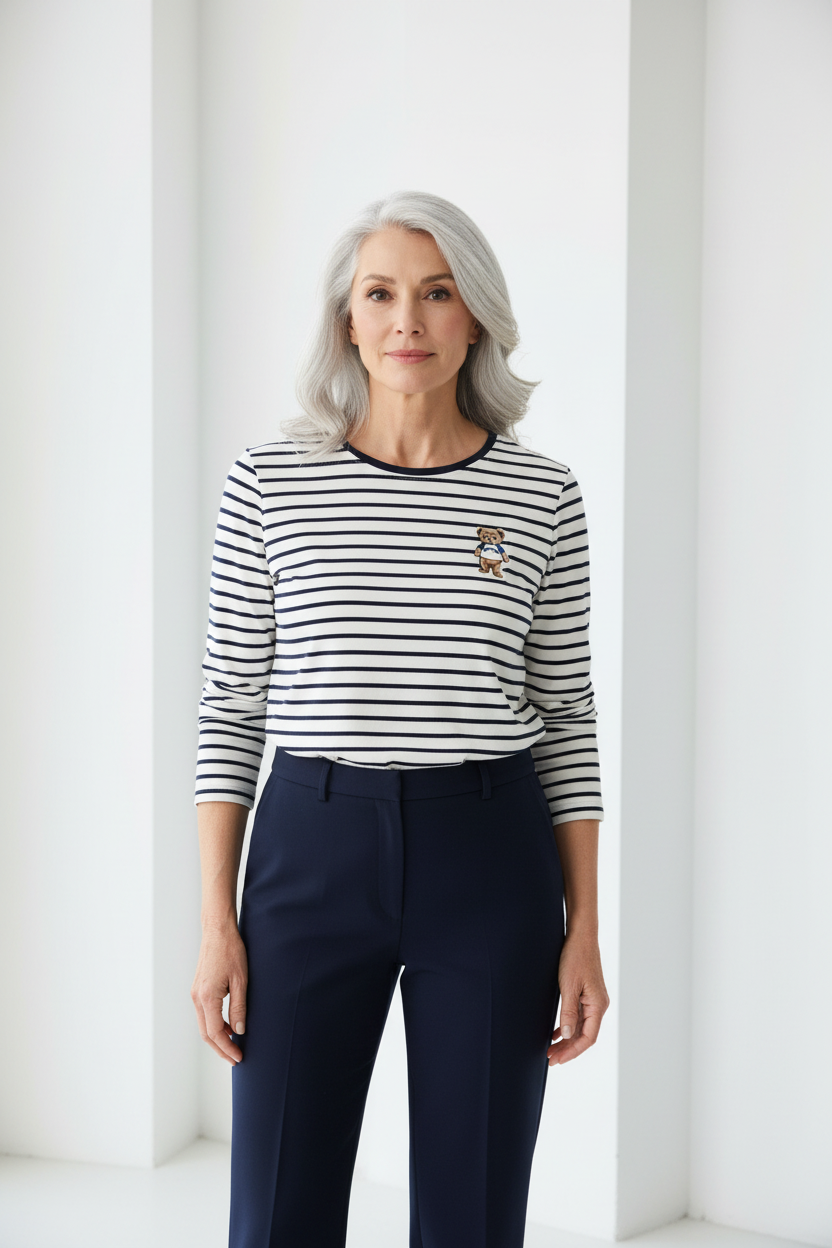 Camiseta rayas con pantalón marino
