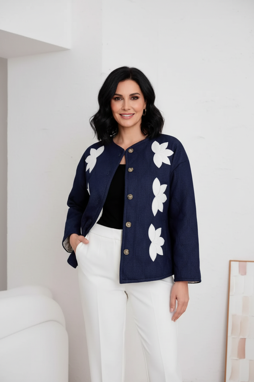 Chaqueta azul marino con forro blanco