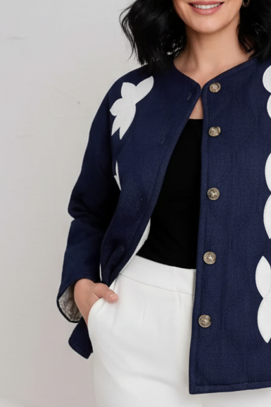 Cazadora denim con flores en polipiel