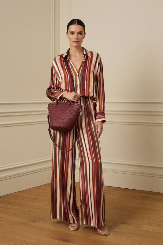 Conjunto rayas burdeos con bolso trenzado