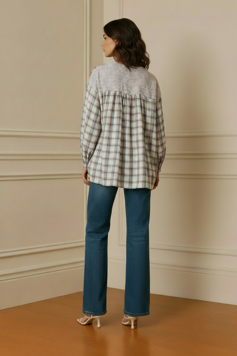 Modelo espalda camisa cuadros bordada