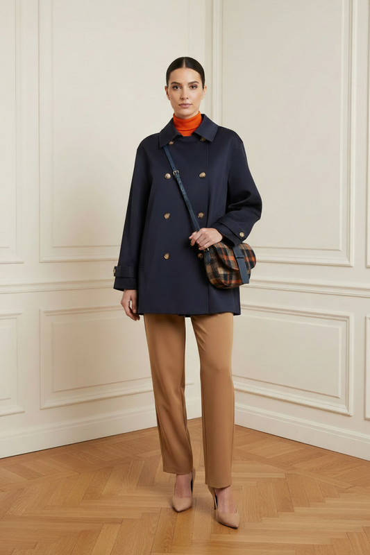 Gabardina corregida + cuello vuelto naranja frontal