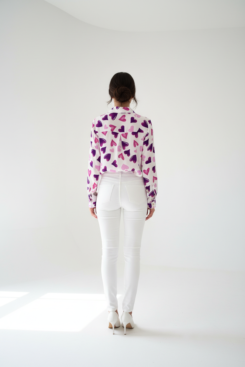 Camisa satinada estampado corazones morados tallas grandes mujer muestrarios vista espalda generada