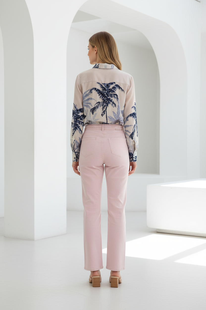 Modelo española vista de espaldas