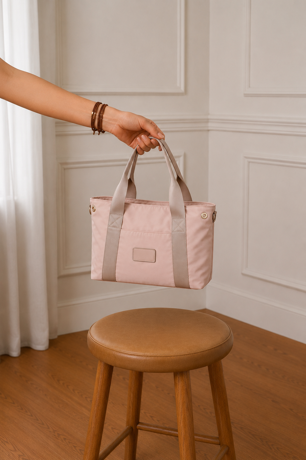 Bolso tote cuadrado nude con asa