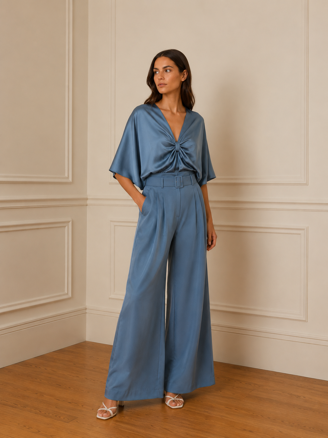 Top satinado azul con nudo talla única