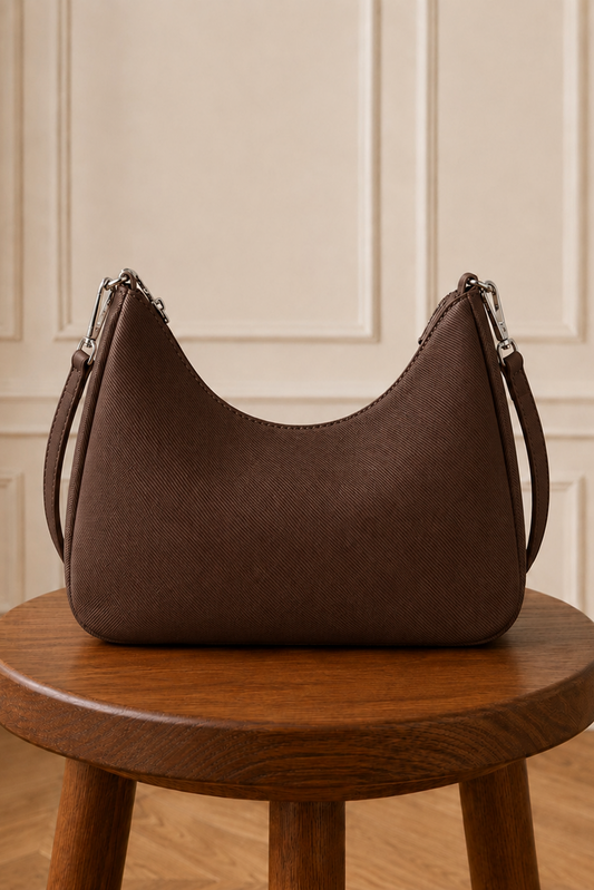 Bolso hobo marrón acabado tipo piqué