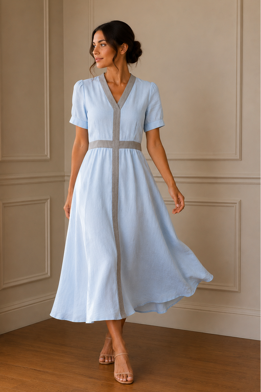 Vestido midi azul celeste con ribetes grises - vista frontal