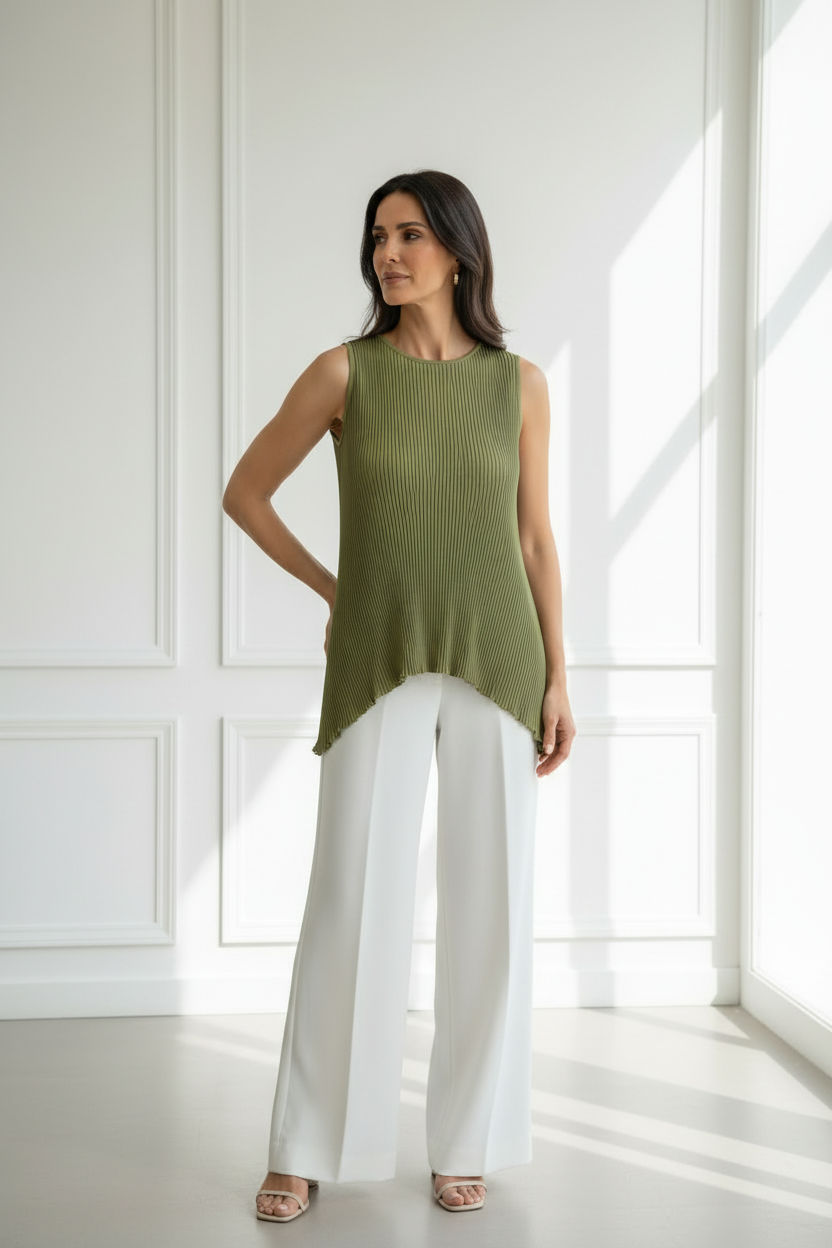 Top plisado verde oliva asimétrico con pantalón lino