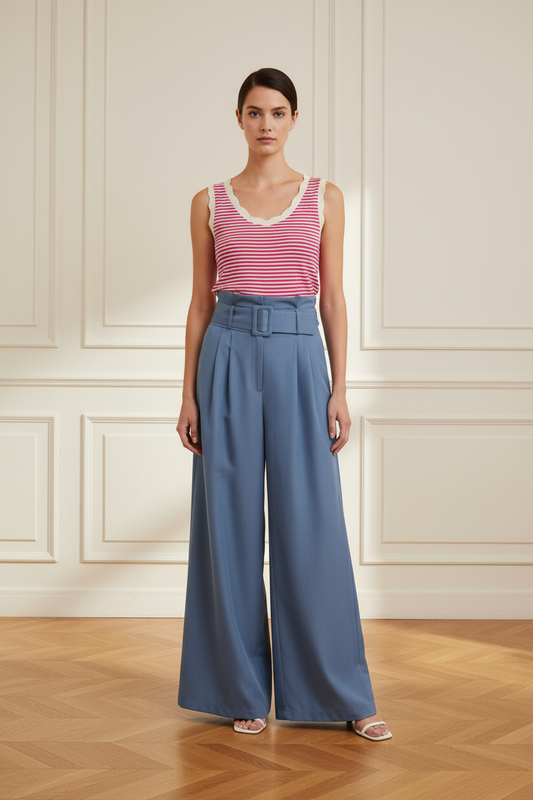 Top rayas rosa metido en pantalón azul