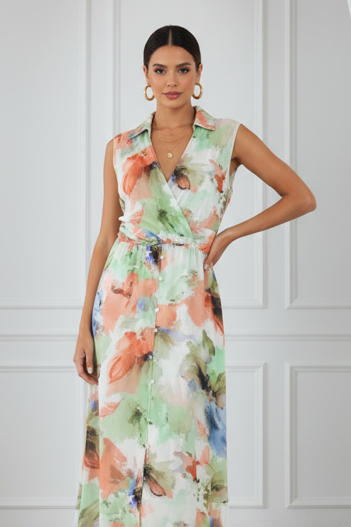 Vestido floral midi modelo española fondo arquitectónico