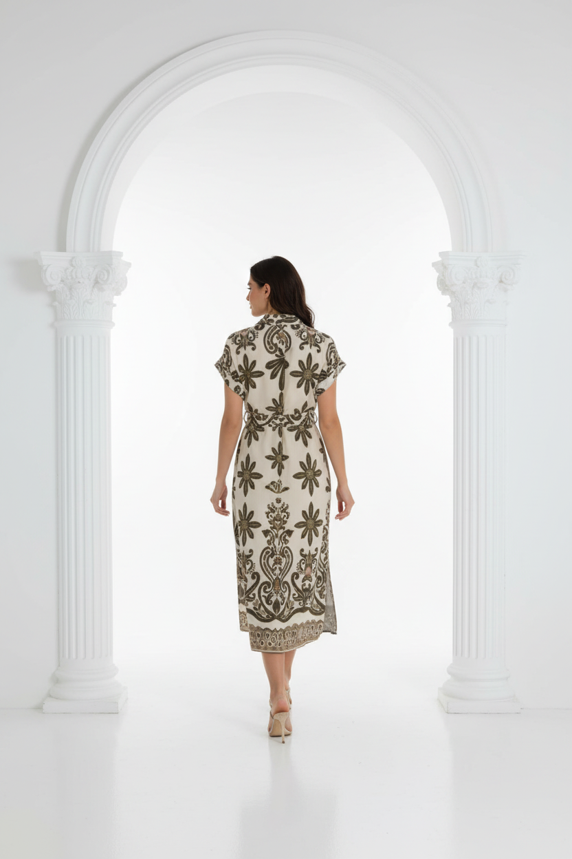 Vestido kaki espalda estudio arquitectónico blanco