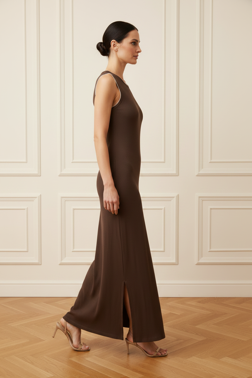 Vestido maxi marrón - vista lateral con abertura