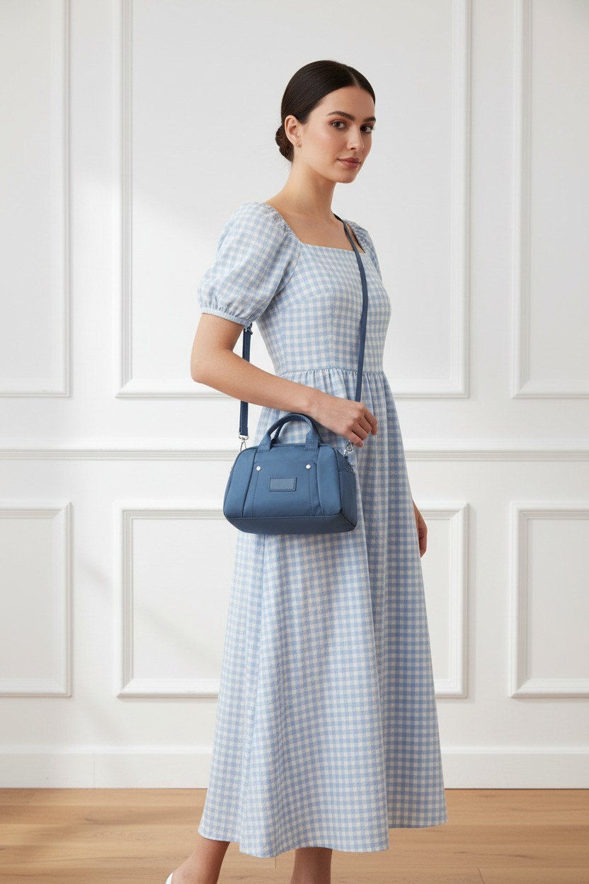 Vestido vichy azul + bolso azul - tres cuartos